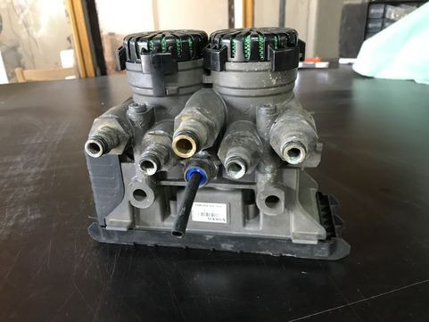 Knorr-Bremse oryginał demontaż 21114975   Volvo FH4 truck - Тормозной клапан для Грузовиков: фото 1