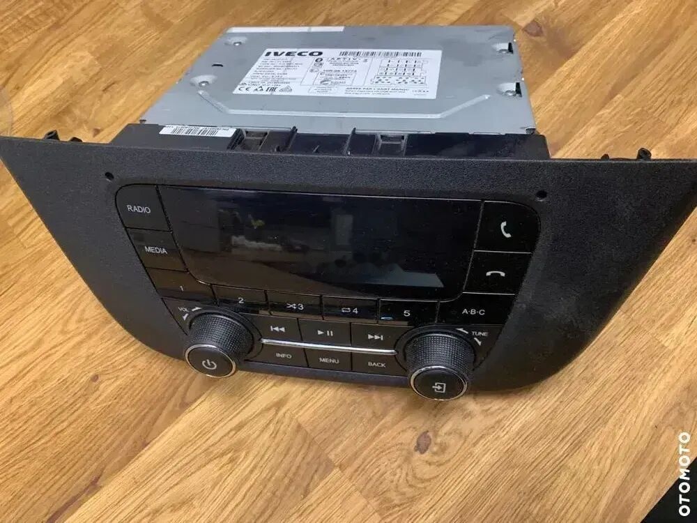 Radio Iveco Daily BT/DAB 5802807801 - Приборная панель для Грузовиков: фото 1 Radio Iveco Daily BT/DAB 5802807801 - Приборная панель для Грузовиков: фото 1