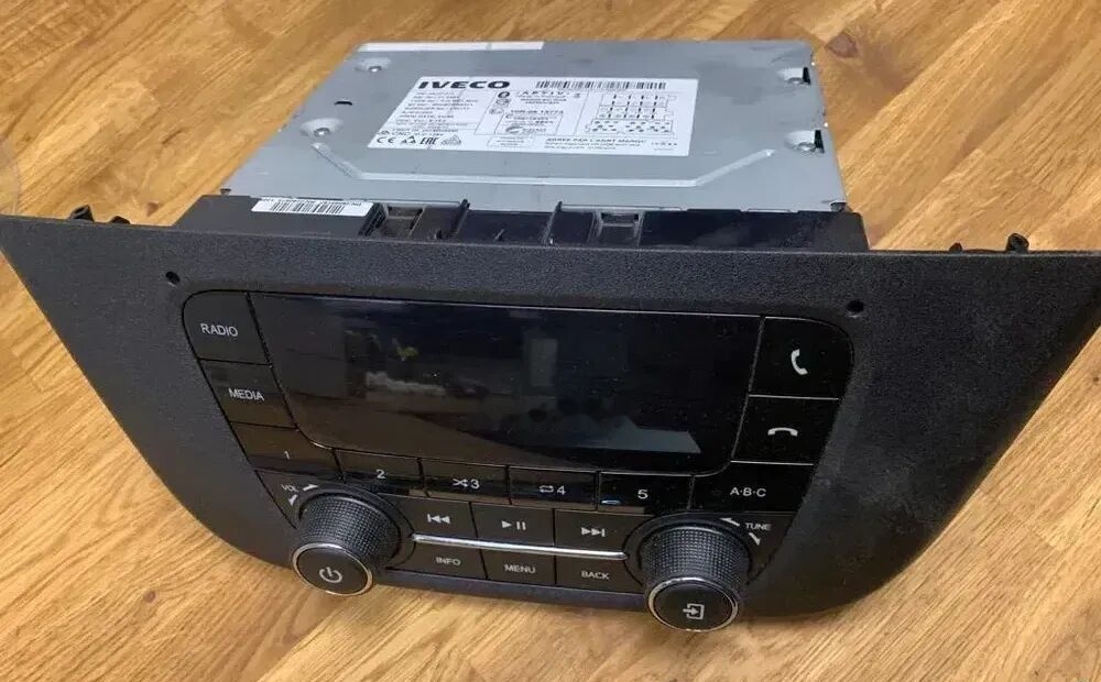 Radio Iveco Daily BT/DAB 5802807801 - Приборная панель для Грузовиков: фото 1
