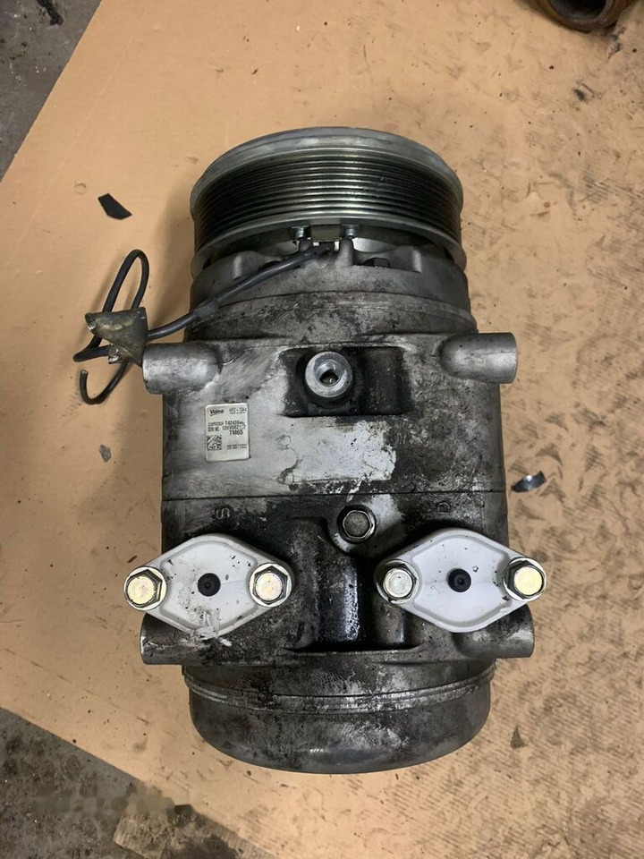 Sprężarka kompresor klimatyzacji VALEO TM65 HFC-134a 126V082172 T42439 - Компрессор кондиционера для Грузовиков: фото 1 Sprężarka kompresor klimatyzacji VALEO TM65 HFC-134a 126V082172 T42439 - Компрессор кондиционера для Грузовиков: фото 1