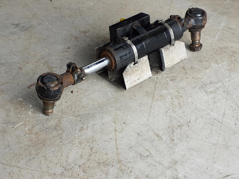 Faun ATF 45-3 steering cilinder left axle 3 - Гидравлический цилиндр для Кранов: фото 1 Faun ATF 45-3 steering cilinder left axle 3 - Гидравлический цилиндр для Кранов: фото 1