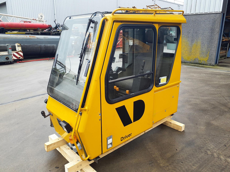 Grove GMK 3050 operators cab - Кабина и интерьер для Кранов: фото 1 Grove GMK 3050 operators cab - Кабина и интерьер для Кранов: фото 1