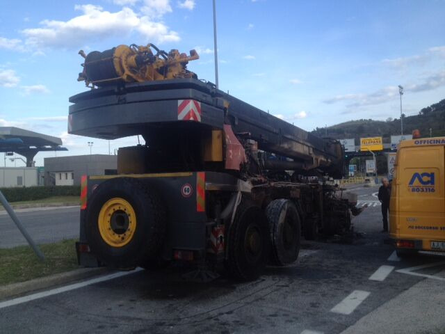 Grove GMK 4075 for parts - Вездеходный кран: фото 1 Grove GMK 4075 for parts - Вездеходный кран: фото 1