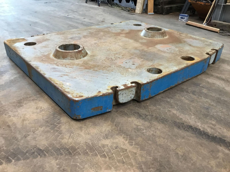 Liebherr LTM 1250-6.1 counterweight 12,0 ton - Противовес для Строительной техники: фото 1 Liebherr LTM 1250-6.1 counterweight 12,0 ton - Противовес для Строительной техники: фото 1