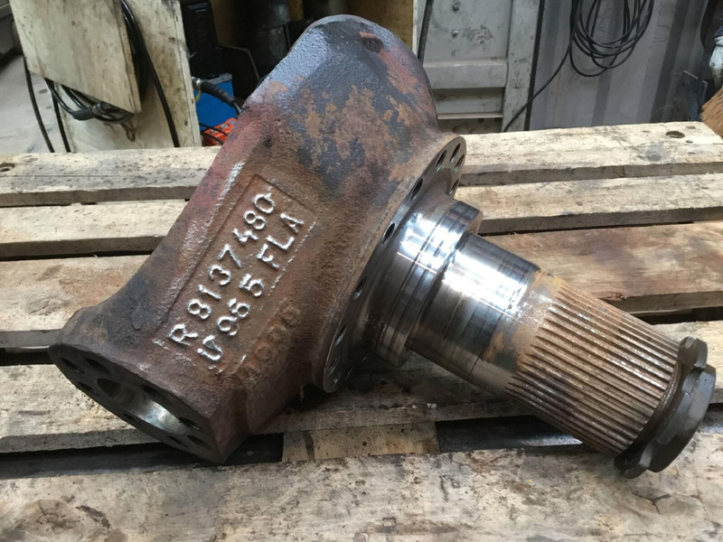 Terex AC 205 axle 4 left steering knuckle 16 holes - Поворотный кулак для Кранов: фото 1 Terex AC 205 axle 4 left steering knuckle 16 holes - Поворотный кулак для Кранов: фото 1