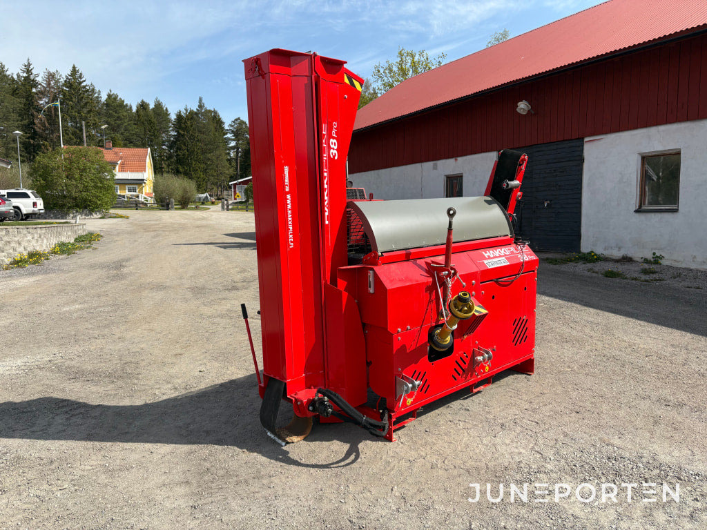Vedmaskin Hakki Pilke 38 PRO PTO + Hydrauliskt uppläggningbord Hakki Pilke Hakkifeed 422 - Лесозаготовительная техника: фото 5 Vedmaskin Hakki Pilke 38 PRO PTO + Hydrauliskt uppläggningbord Hakki Pilke Hakkifeed 422 - Лесозаготовительная техника: фото 5