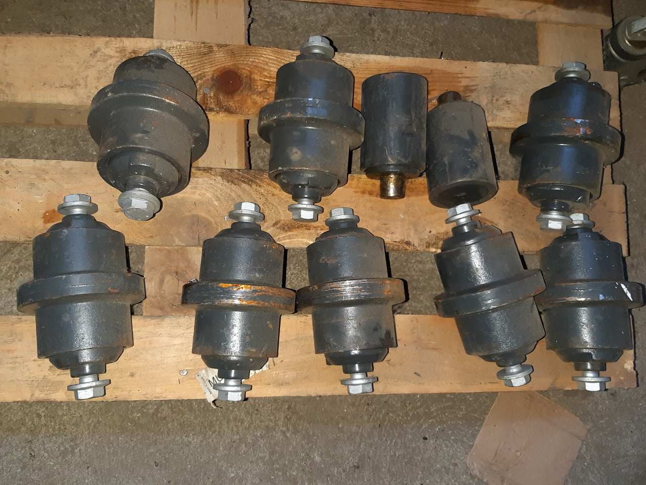 Bobcat E26 Set of roller, Idler - Опорный каток для Гусеничных экскаваторов: фото 1 Bobcat E26 Set of roller, Idler - Опорный каток для Гусеничных экскаваторов: фото 1