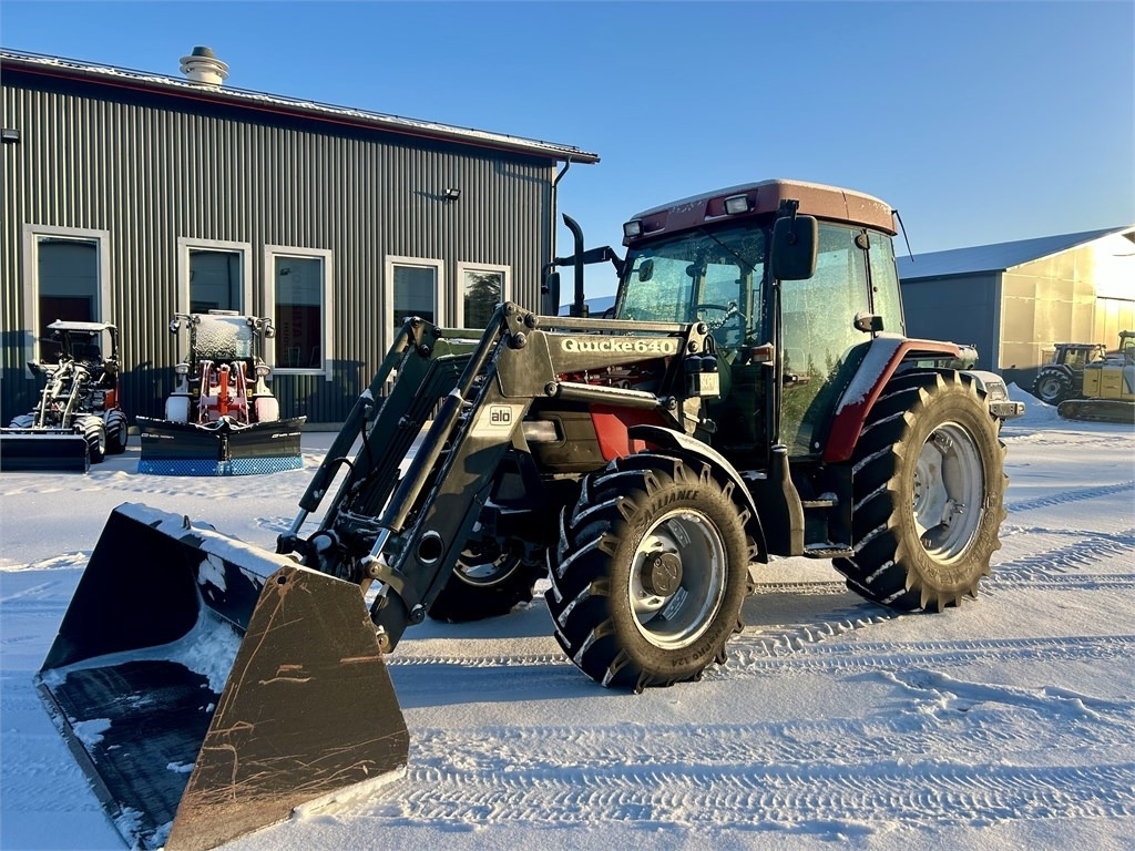 Case IH CX100 ETUKUORMAAJALLA - Трактор: фото 1 Case IH CX100 ETUKUORMAAJALLA - Трактор: фото 1