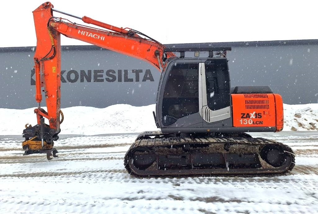 Hitachi ZX130LCN-3 900MM TELAT, PYÖRITTÄJÄ - Гусеничный экскаватор: фото 1 Hitachi ZX130LCN-3 900MM TELAT, PYÖRITTÄJÄ - Гусеничный экскаватор: фото 1