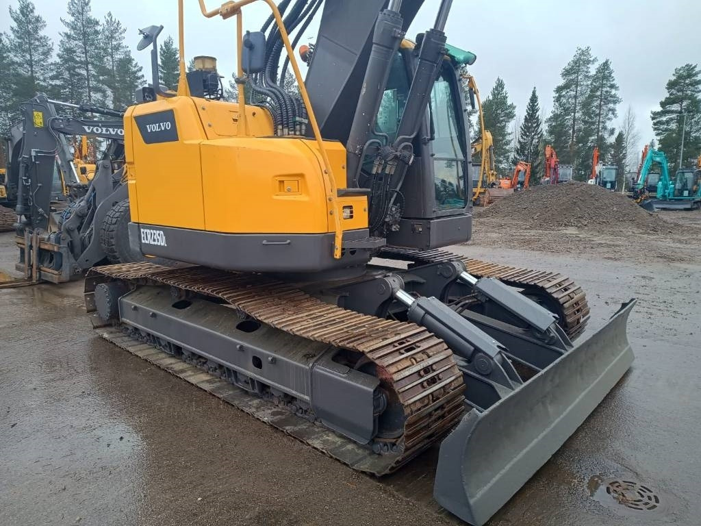 Гусеничный экскаватор Volvo ECR235DL PYÖRITTÄJÄLLÄ: фото 7