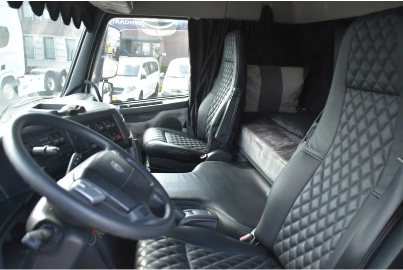 Volvo FM 380 4x2 - EURO 3 - 755 TKM - SPECIAL INTERIOR - LIVING - TV - DOUCHE - TOILET - ELEVATOR - GOOD CONDITION - - Грузовик с закрытым кузовом: фото 4 Volvo FM 380 4x2 - EURO 3 - 755 TKM - SPECIAL INTERIOR - LIVING - TV - DOUCHE - TOILET - ELEVATOR - GOOD CONDITION - - Грузовик с закрытым кузовом: фото 4