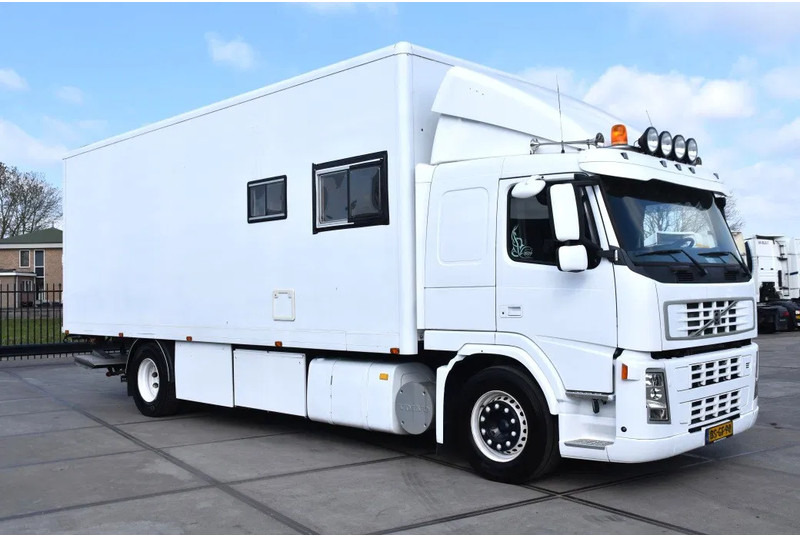 Volvo FM 380 4x2 - EURO 3 - 755 TKM - SPECIAL INTERIOR - LIVING - TV - DOUCHE - TOILET - ELEVATOR - GOOD CONDITION - - Грузовик с закрытым кузовом: фото 2 Volvo FM 380 4x2 - EURO 3 - 755 TKM - SPECIAL INTERIOR - LIVING - TV - DOUCHE - TOILET - ELEVATOR - GOOD CONDITION - - Грузовик с закрытым кузовом: фото 2