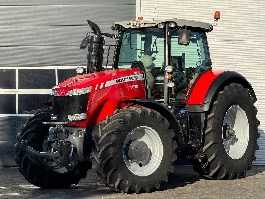 Massey Ferguson 8670 - Трактор: фото 1 Massey Ferguson 8670 - Трактор: фото 1