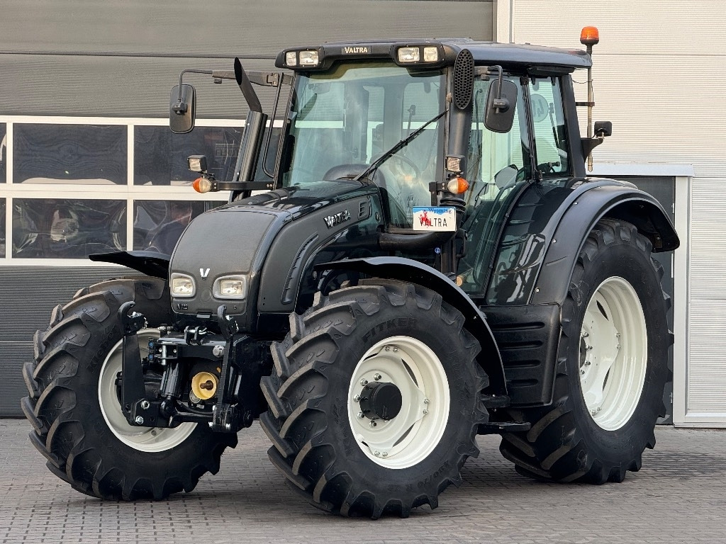Valtra N 122 V - Трактор: фото 1 Valtra N 122 V - Трактор: фото 1