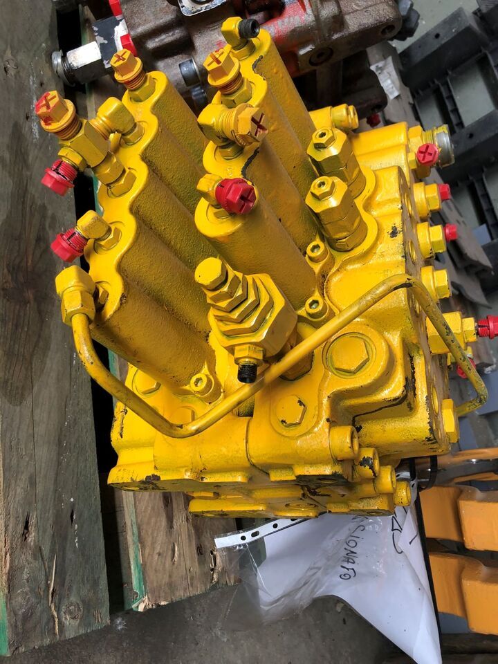 JCB JS220 - Гидравлический клапан для Гусеничных экскаваторов: фото 1 JCB JS220 - Гидравлический клапан для Гусеничных экскаваторов: фото 1