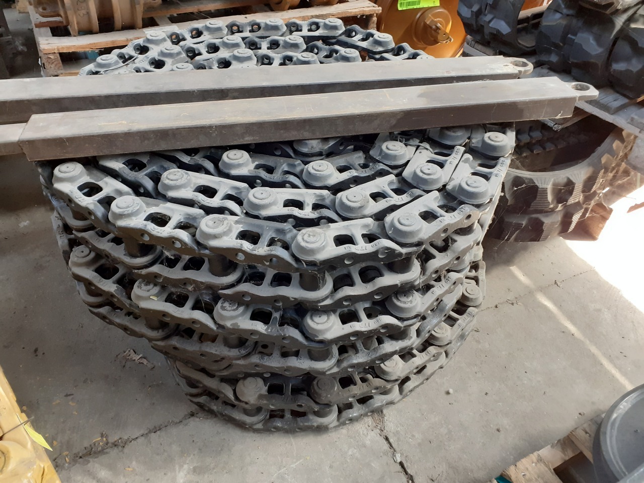 KOBELCO SK135 track chain - Гусеница для Гусеничных экскаваторов: фото 1 KOBELCO SK135 track chain - Гусеница для Гусеничных экскаваторов: фото 1
