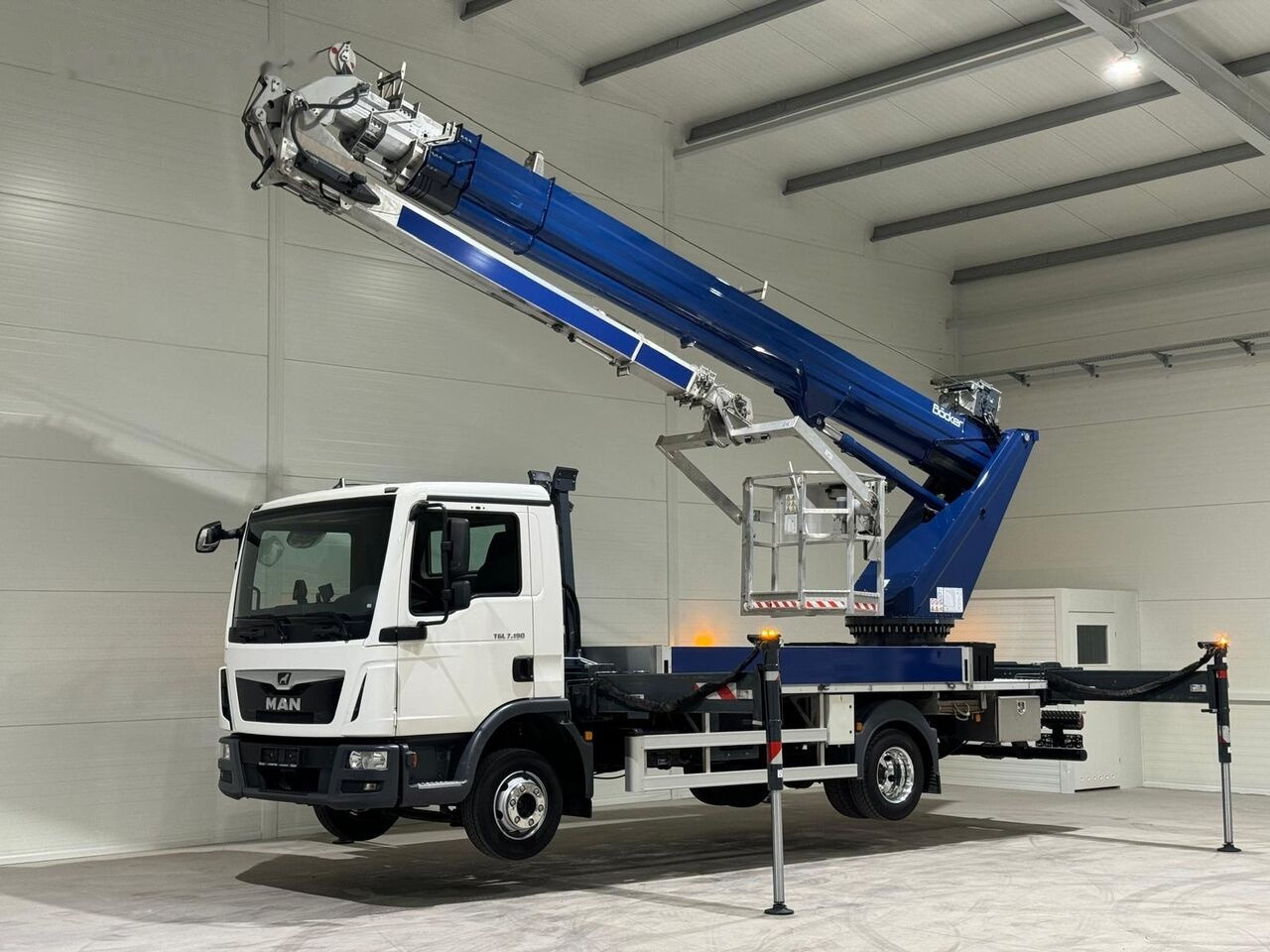 MAN Böcker AK 37/4000 on chassis - Мобильный кран: фото 1 MAN Böcker AK 37/4000 on chassis - Мобильный кран: фото 1