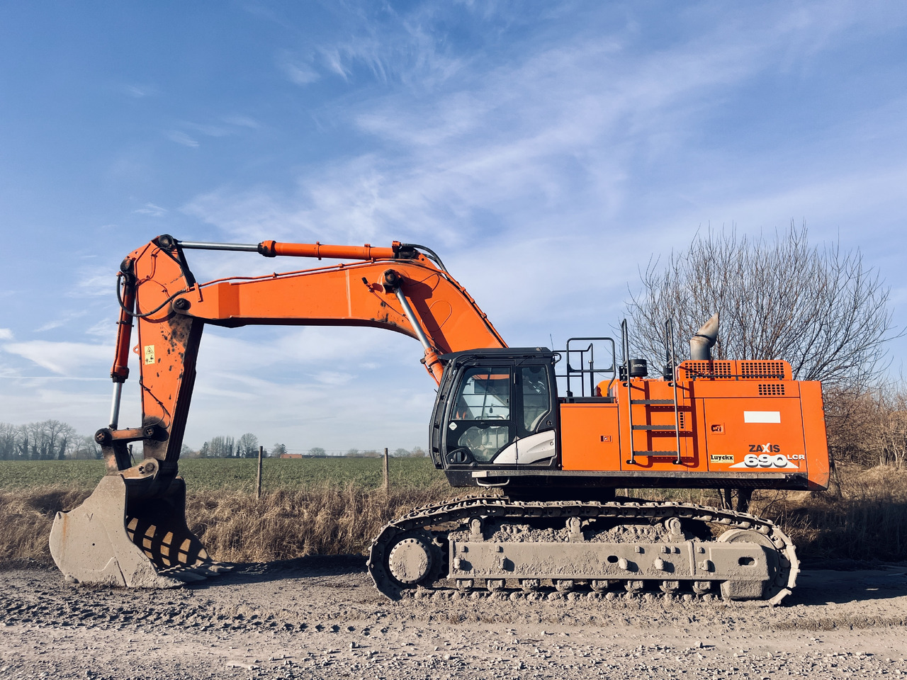 HITACHI ZX690LCR-6 - Гусеничный экскаватор: фото 1 HITACHI ZX690LCR-6 - Гусеничный экскаватор: фото 1