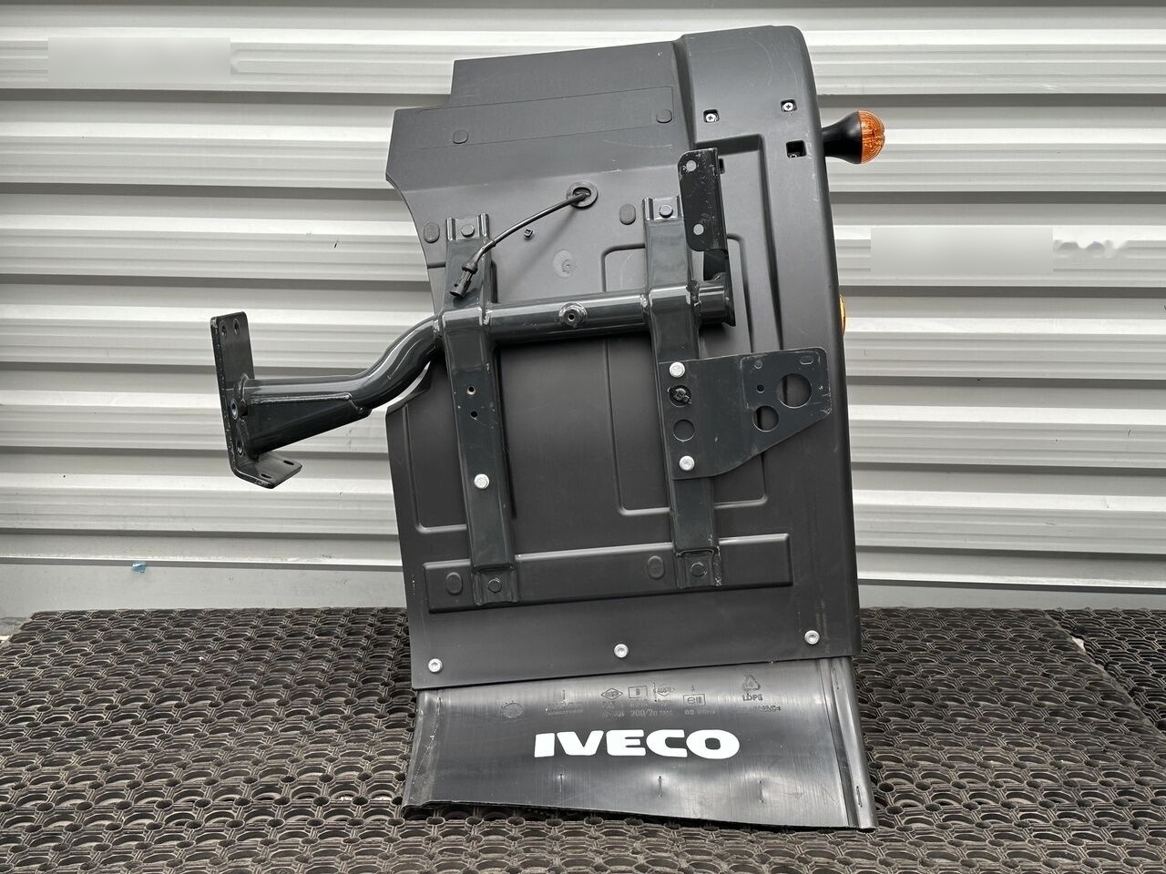 IVECO EUROCARGO 5801551255   IVECO 5801551255 - Крыло для Грузовиков: фото 1