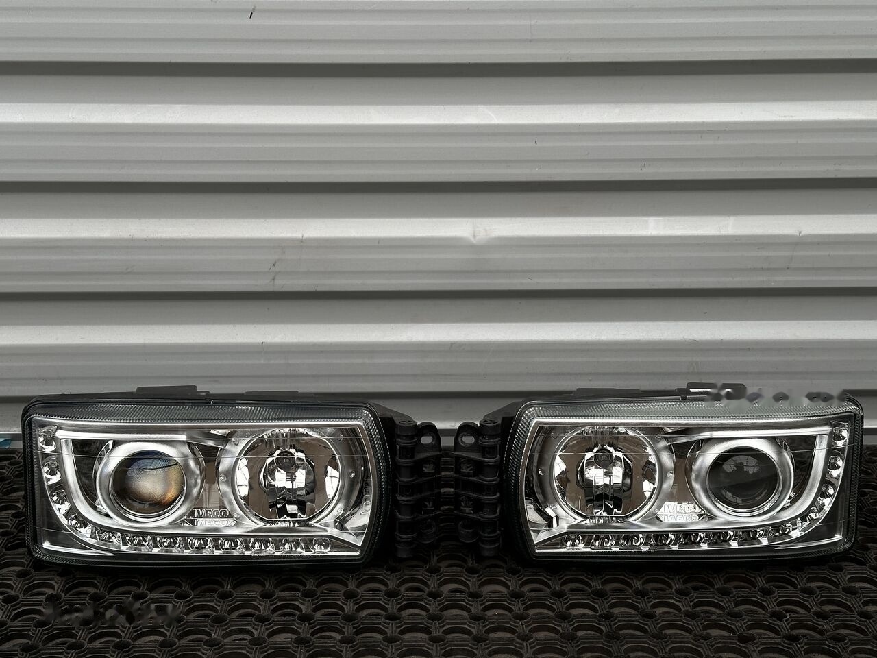 IVECO STRALIS / EUROCARGO 5801745452 / 5801745449 IVECO 5801745452 / 5801745449 truck - Передняя фара для Грузовиков: фото 1 IVECO STRALIS / EUROCARGO 5801745452 / 5801745449 IVECO 5801745452 / 5801745449 truck - Передняя фара для Грузовиков: фото 1