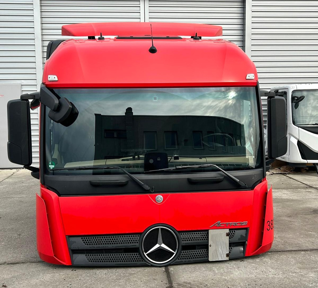 Mercedes Actros MP4 - Кабина: фото 1