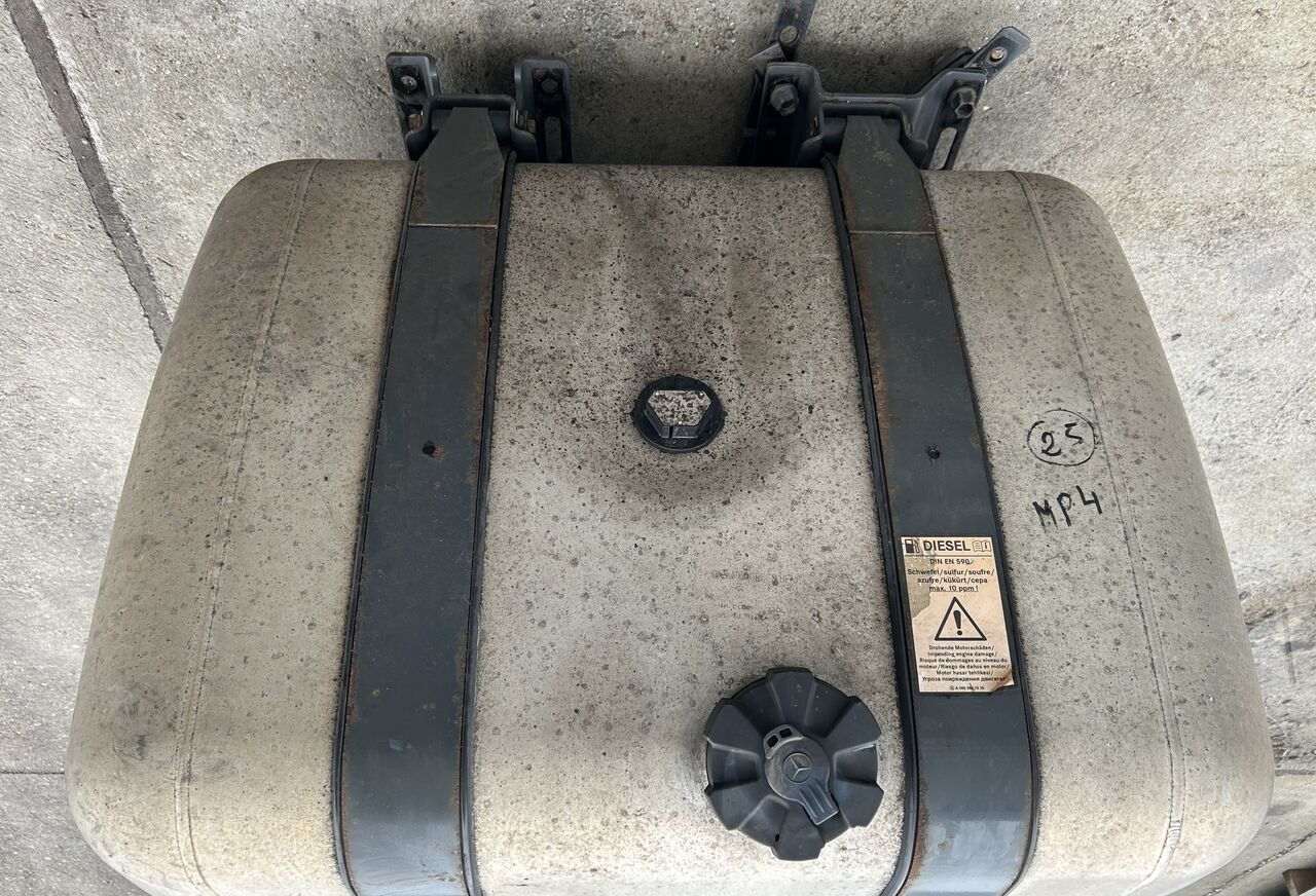 Mercedes-Benz 330L   Mercedes-Benz ACTROS MP4 truck - Топливный бак для Грузовиков: фото 1