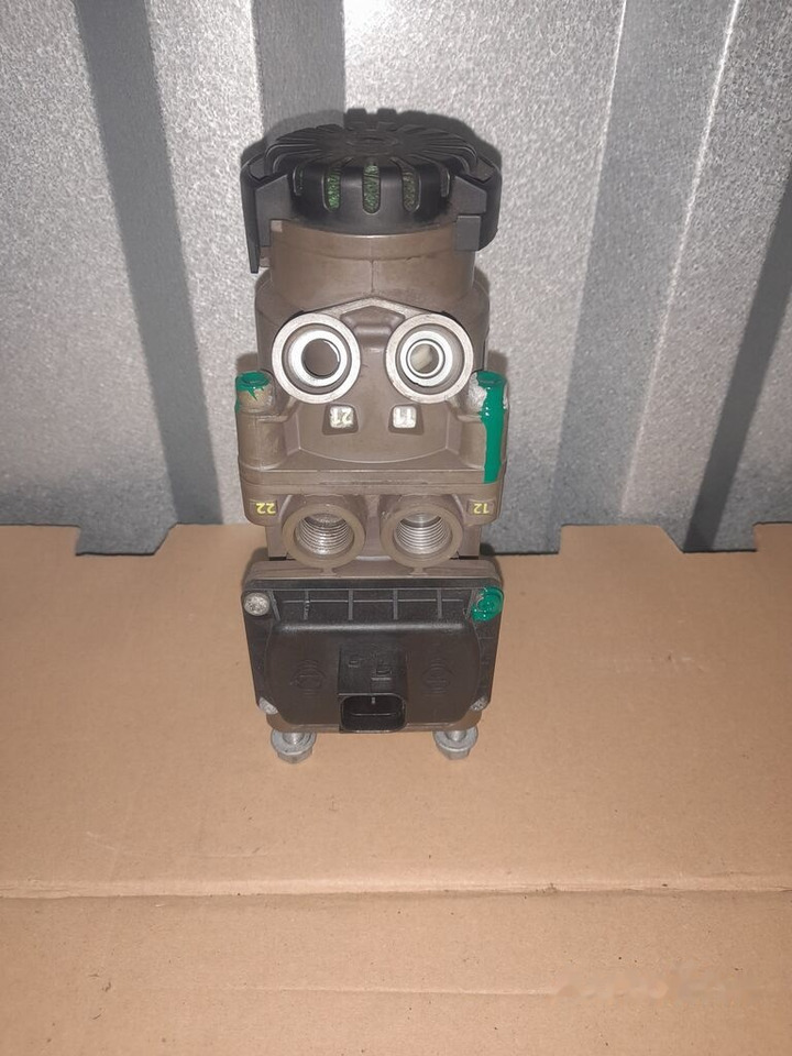 Тормозной клапан для Грузовиков Mercedes-Benz ACTROS MP4 A0044311506   Mercedes-Benz: фото 1