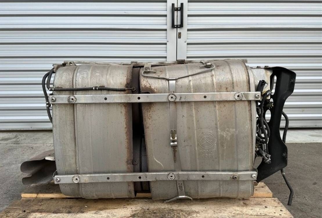 Mercedes-Benz ACTROS MP4 A0084902212   truck - Катализатор для Грузовиков: фото 1