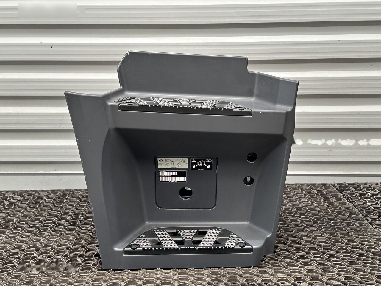 Mercedes-Benz ACTROS MP4 A9606663303   Mercedes-Benz A9606663303 - Боковая подножка для Грузовиков: фото 1