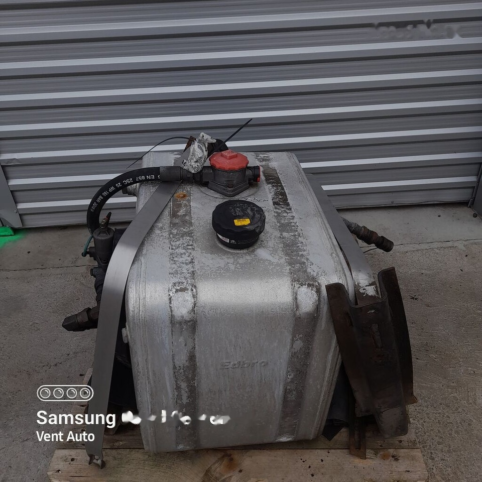 Mercedes-Benz MP4 - Топливный бак для Грузовиков: фото 1 Mercedes-Benz MP4 - Топливный бак для Грузовиков: фото 1