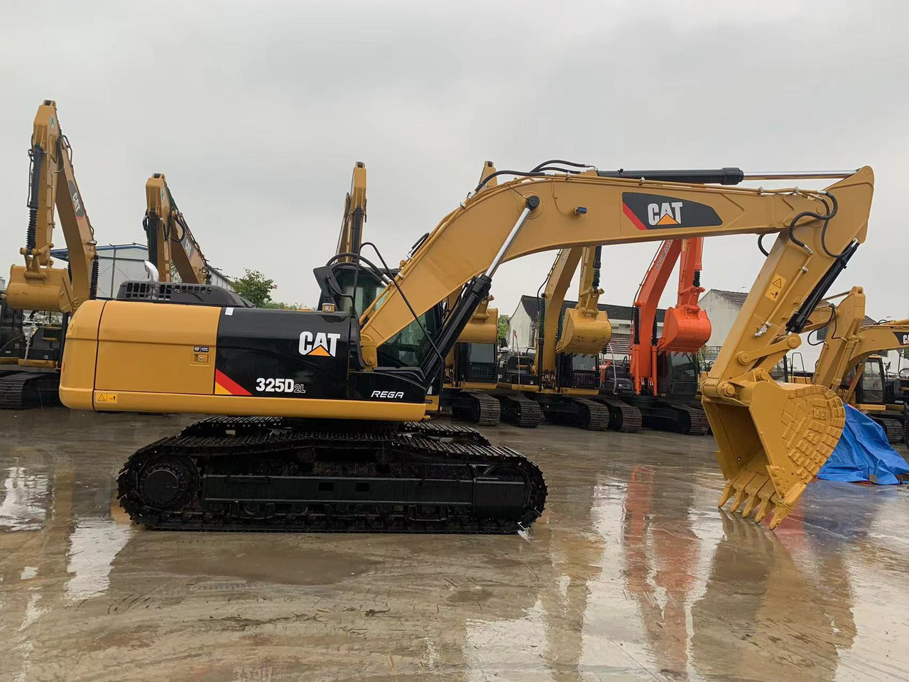 CATERPILLAR 25 ton Excavator CAT 325B, 325C, 325D Good Price on Sale - Гусеничный экскаватор: фото 1 CATERPILLAR 25 ton Excavator CAT 325B, 325C, 325D Good Price on Sale - Гусеничный экскаватор: фото 1