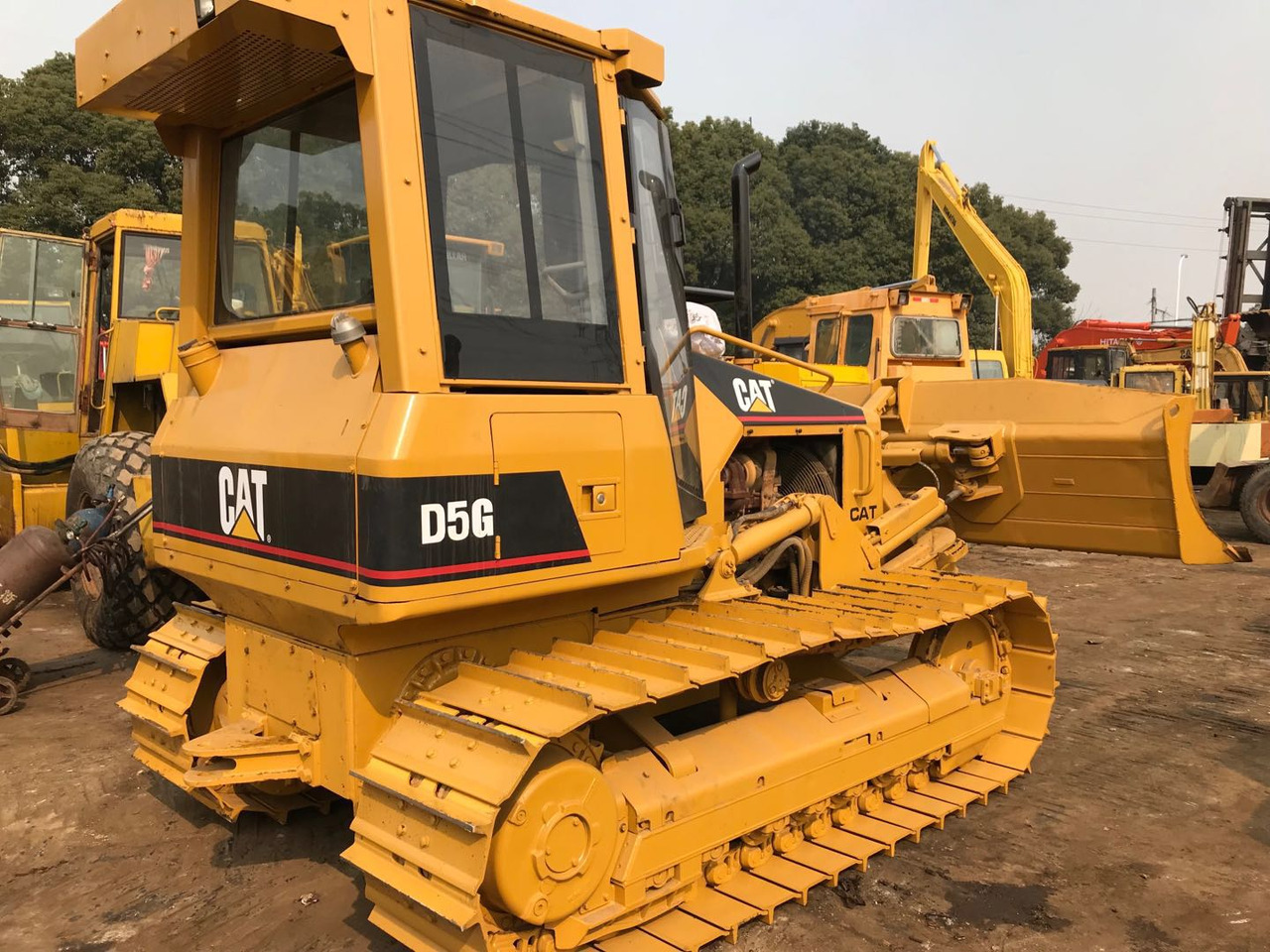 CATERPILLAR Bulldozer D5G, D5K Good Condition Farming Equipment - Бульдозер: фото 1 CATERPILLAR Bulldozer D5G, D5K Good Condition Farming Equipment - Бульдозер: фото 1