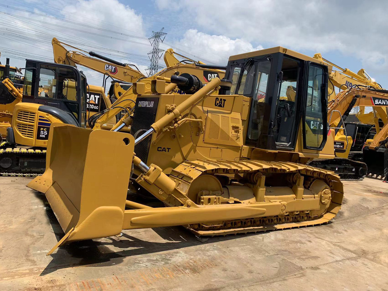 CATERPILLAR Tracked Tractor CAT D6G D6G-II D6D D6R Secondhand Bulldozer - Бульдозер: фото 1 CATERPILLAR Tracked Tractor CAT D6G D6G-II D6D D6R Secondhand Bulldozer - Бульдозер: фото 1