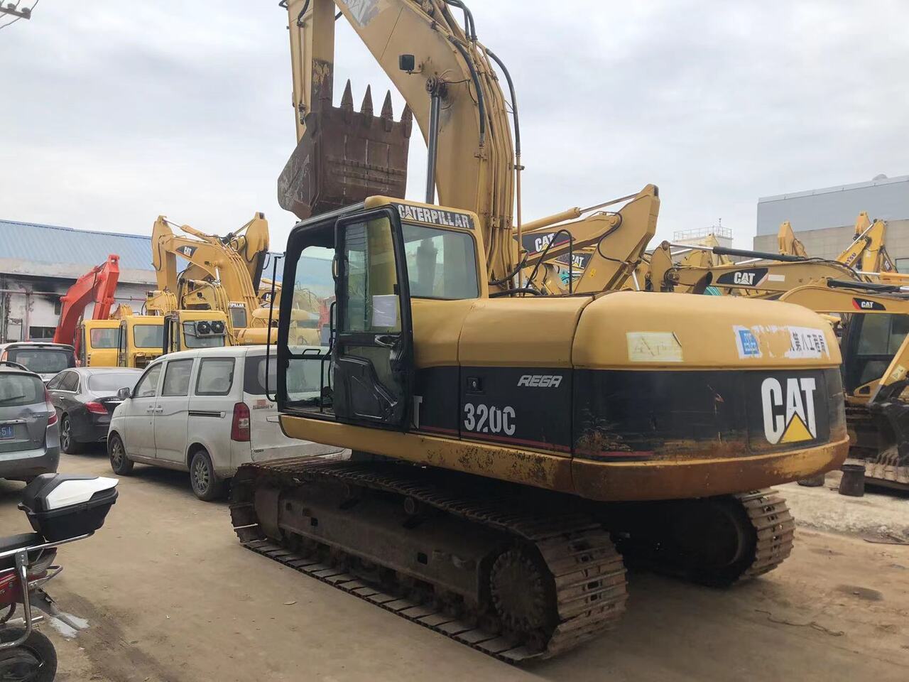 Caterpillar Cat 320C - Гусеничный экскаватор: фото 1 Caterpillar Cat 320C - Гусеничный экскаватор: фото 1