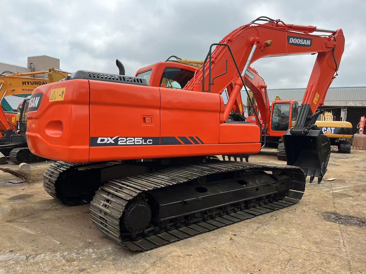 Doosan Hydraulic Excavator DX225LC DH225 Mining Excavator Machinery - Гусеничный экскаватор: фото 1 Doosan Hydraulic Excavator DX225LC DH225 Mining Excavator Machinery - Гусеничный экскаватор: фото 1