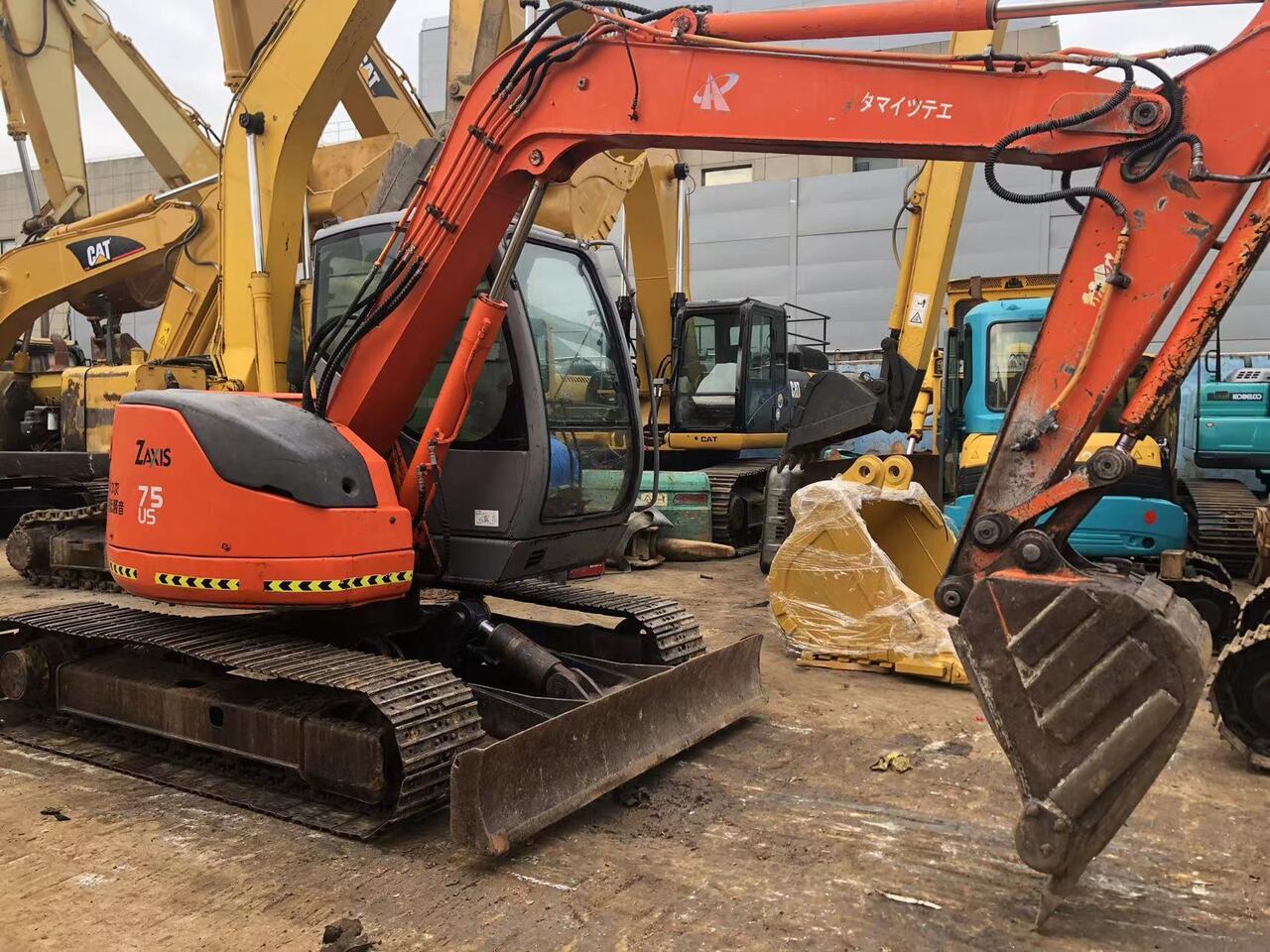 HITACHI ZX75 - Гусеничный экскаватор: фото 1 HITACHI ZX75 - Гусеничный экскаватор: фото 1
