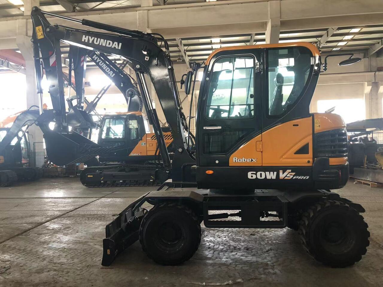 HYUNDAI 60w Wheel Excavator Brand New Excavator - Колёсный экскаватор: фото 1
