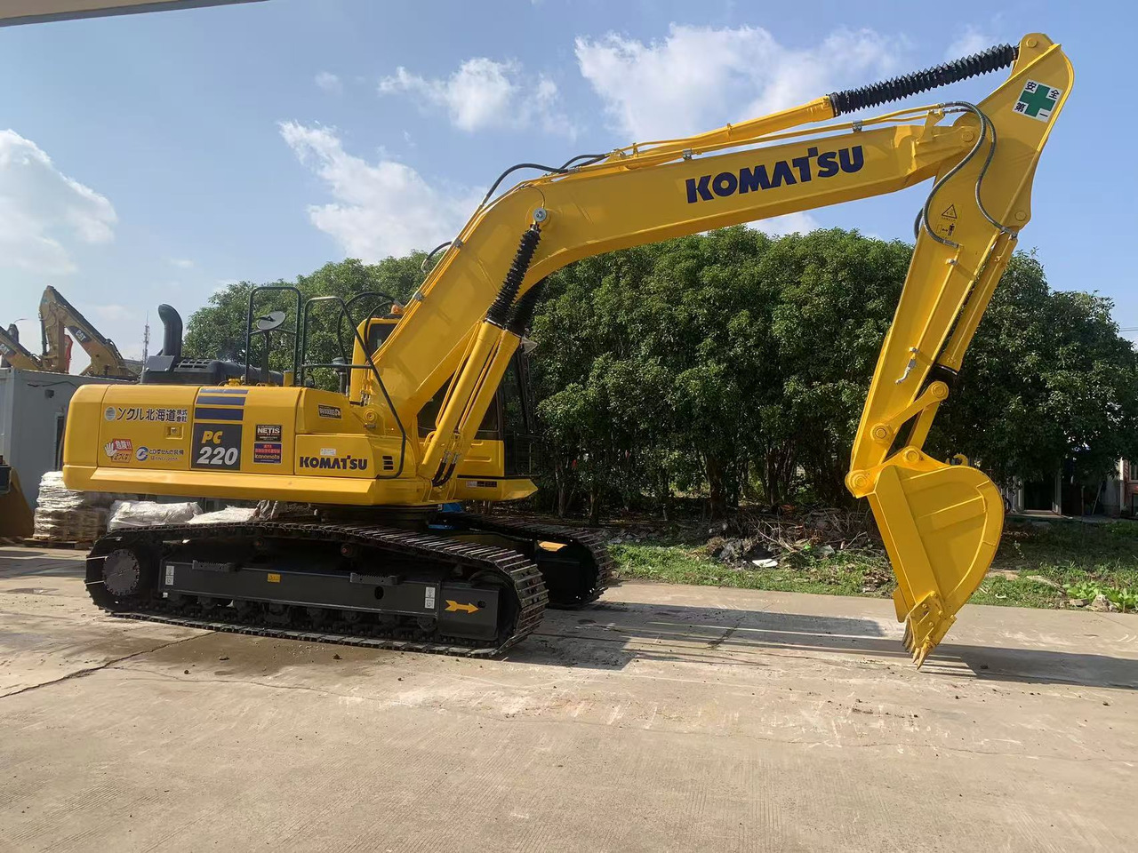 KOMATSU PC220 secondhand hydraulic excavator 22 ton excavator - Гусеничный экскаватор: фото 1