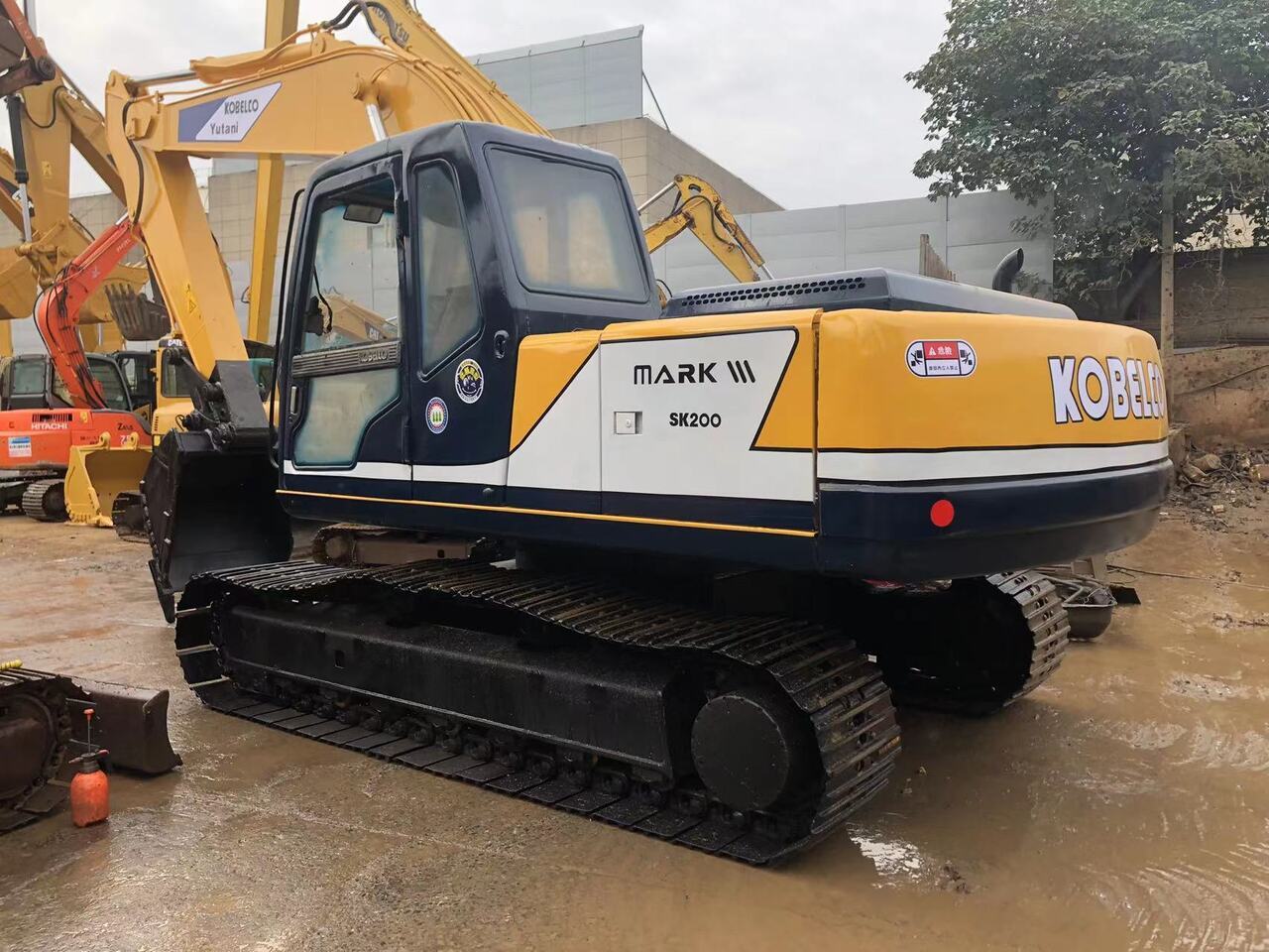 Kobelco SK200-3 SK200 - Гусеничный экскаватор: фото 1 Kobelco SK200-3 SK200 - Гусеничный экскаватор: фото 1