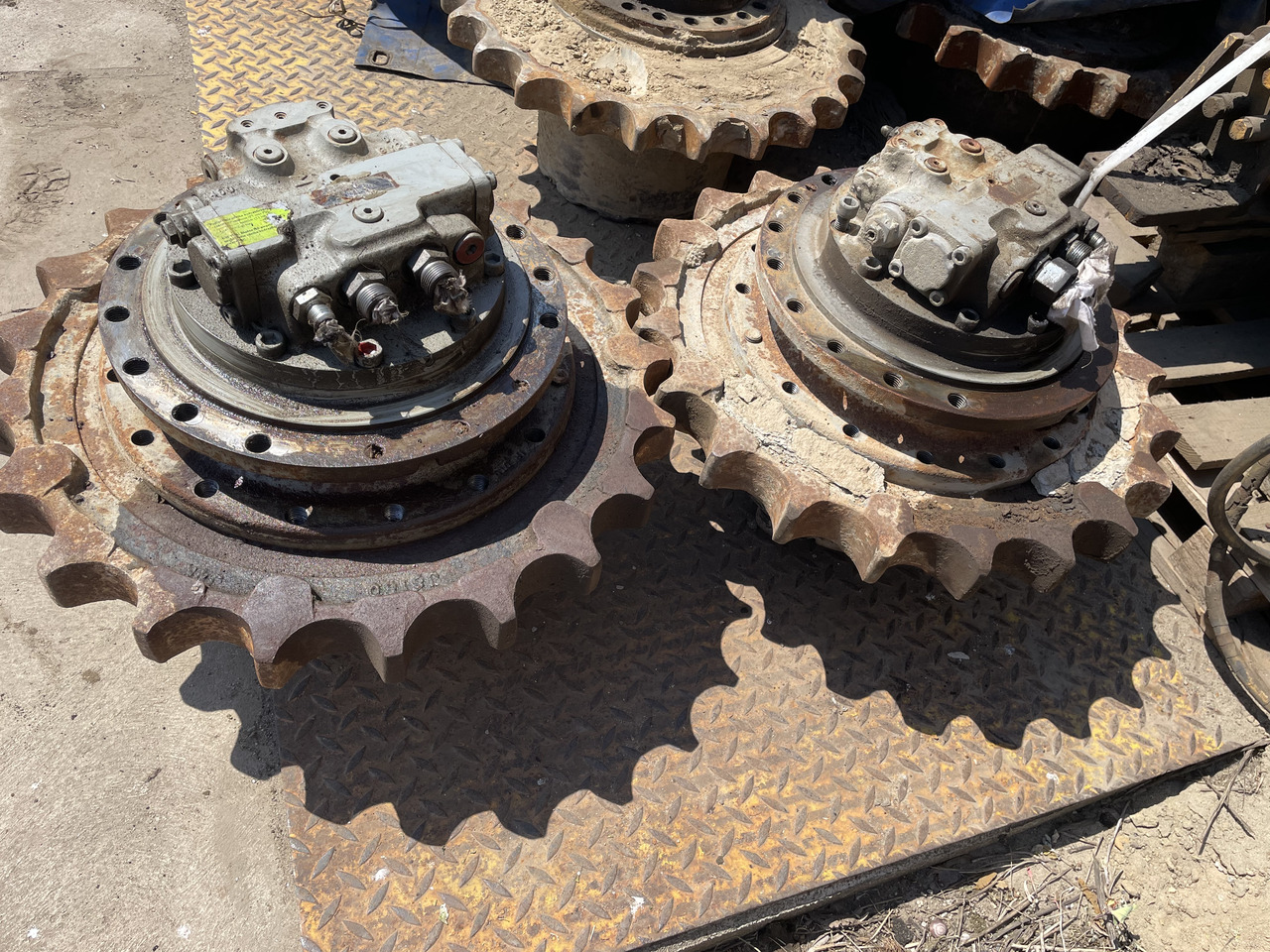 HITACHI EX 215 - Бортовой редуктор для Гусеничных экскаваторов: фото 1