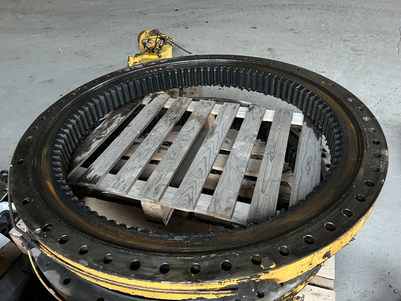 Поворотное кольцо для Экскаваторов Liebherr R914, R924: фото 1