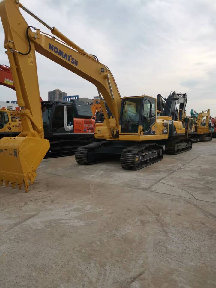 Komatsu PC200-8 - Гусеничный экскаватор: фото 1 Komatsu PC200-8 - Гусеничный экскаватор: фото 1
