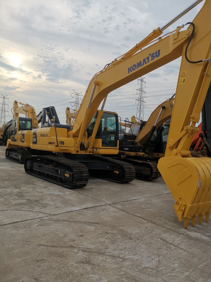 Komatsu PC220-8 - Гусеничный экскаватор: фото 1