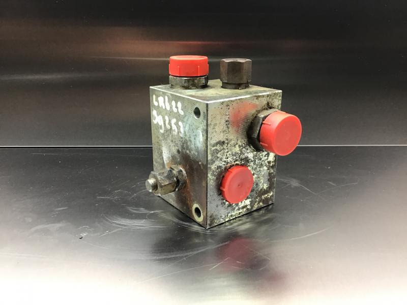 Liebherr - Запчасти: фото 1 Liebherr - Запчасти: фото 1