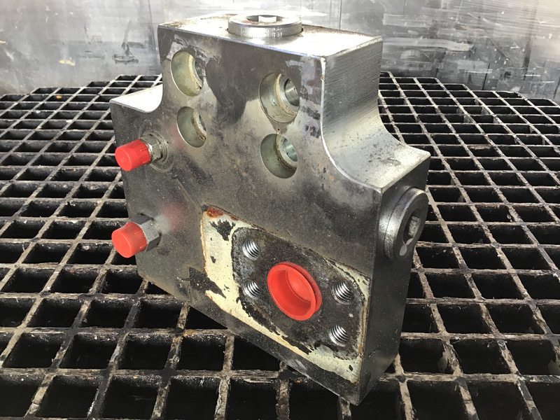 Liebherr - Запчасти: фото 1 Liebherr - Запчасти: фото 1