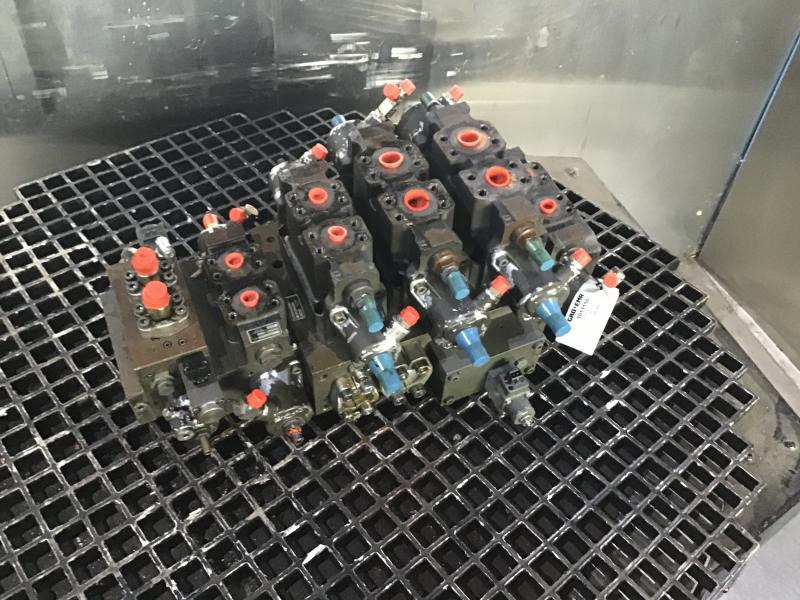 Liebherr - Запчасти: фото 1 Liebherr - Запчасти: фото 1