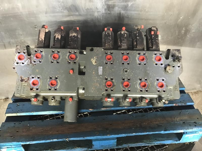 Liebherr  - Запчасти: фото 1