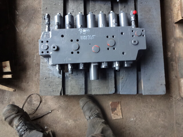 Liebherr  - Запчасти: фото 1