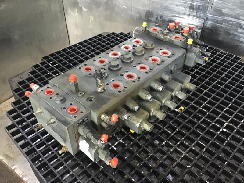 Liebherr  - Запчасти: фото 1