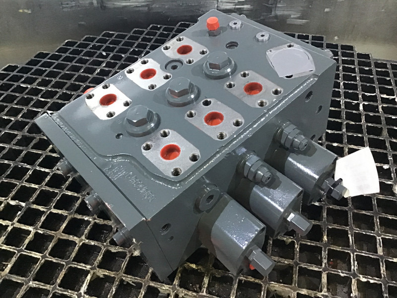 Liebherr  - Запчасти: фото 1